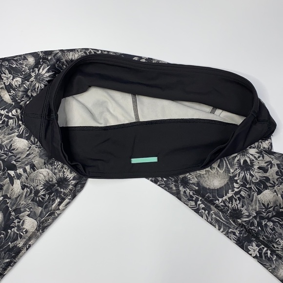 Lululemon Run Inspire Crop II Flowaunga Black Angel Wing Pants Size 8 - Picture 7 of 8